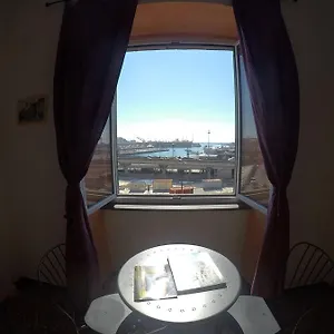  Frühstückspension Al Fronte Del Porto Italien